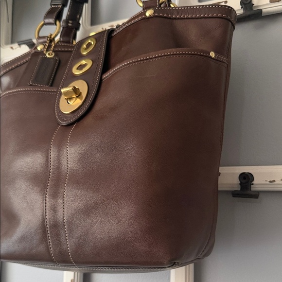 Coach VINTAGE F13757 Dark Brown Leather Shoulder Bag❤️❤️❤️🎀 - Picture 4 of 14